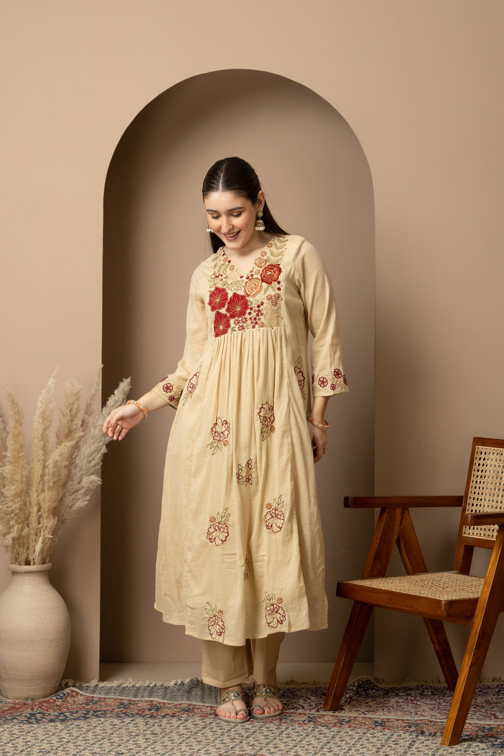 Women's Beige Floral Embroidered Kurta Pant Set with Organza Dupatta