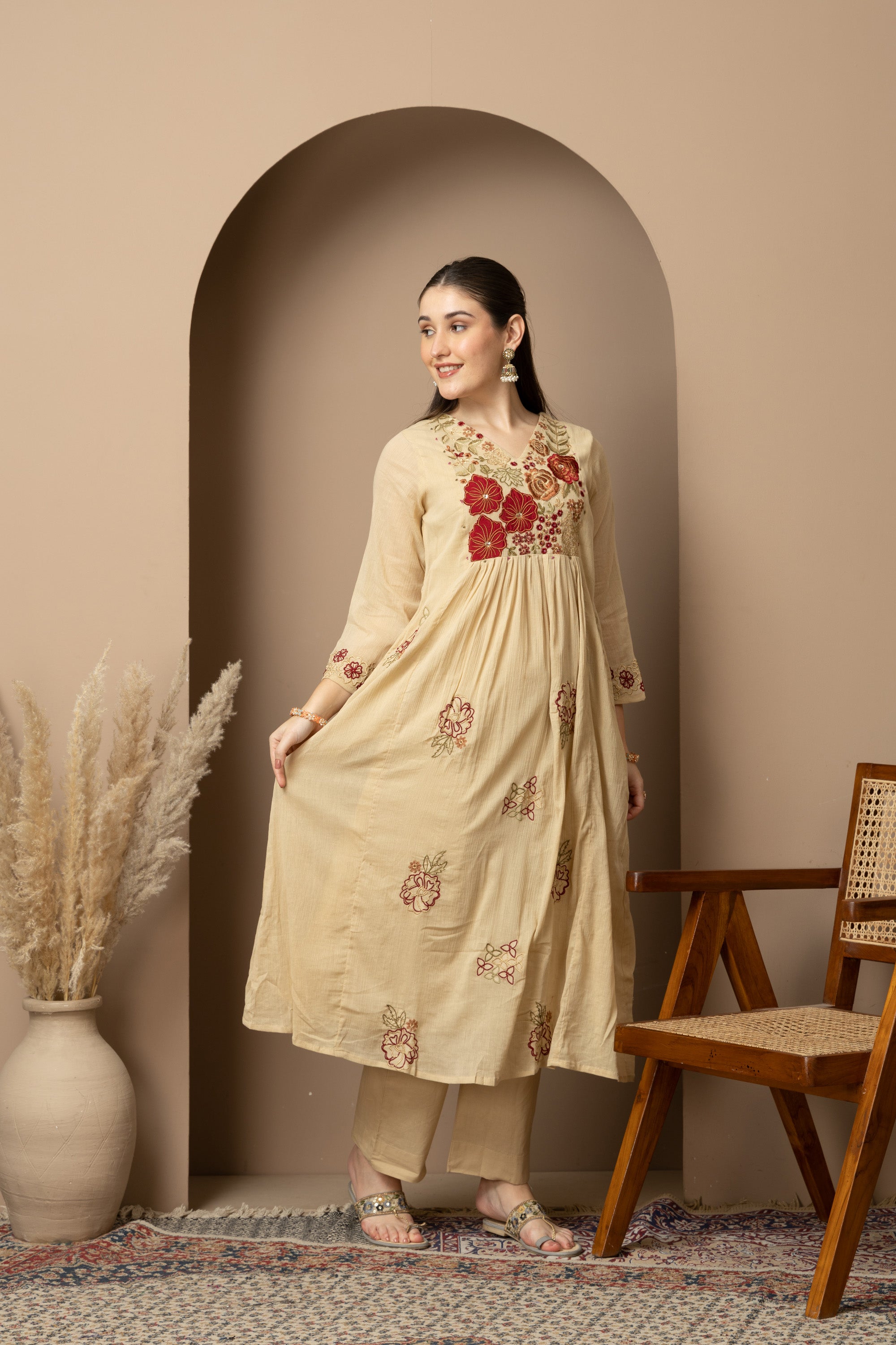 Women's Beige Floral Embroidered Kurta Pant Set with Organza Dupatta