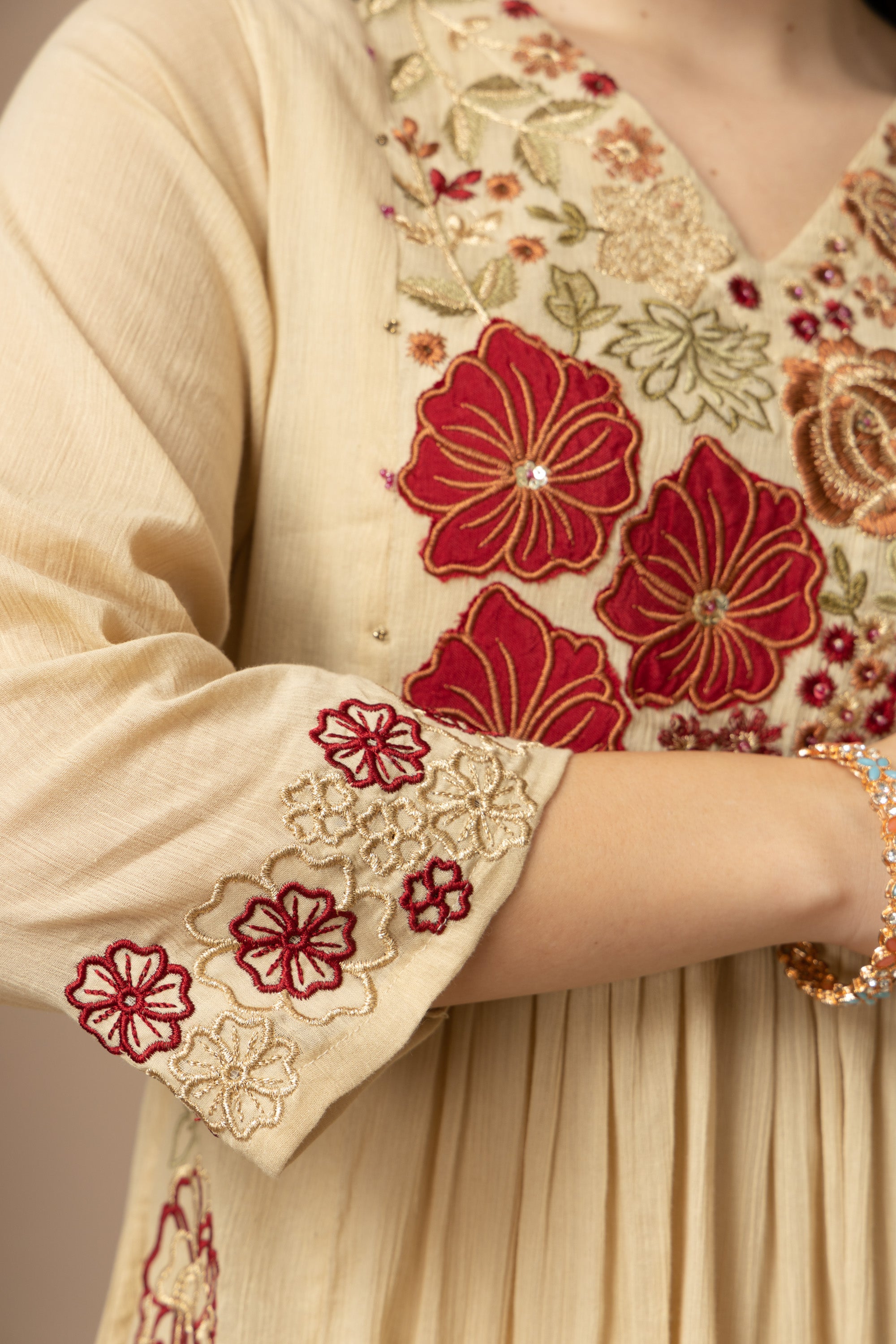 Women's Beige Floral Embroidered Kurta Pant Set with Organza Dupatta