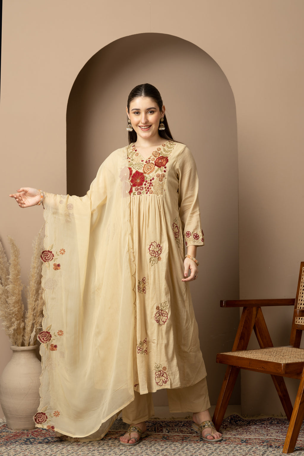 Women's Beige Floral Embroidered Kurta Pant Set with Organza Dupatta