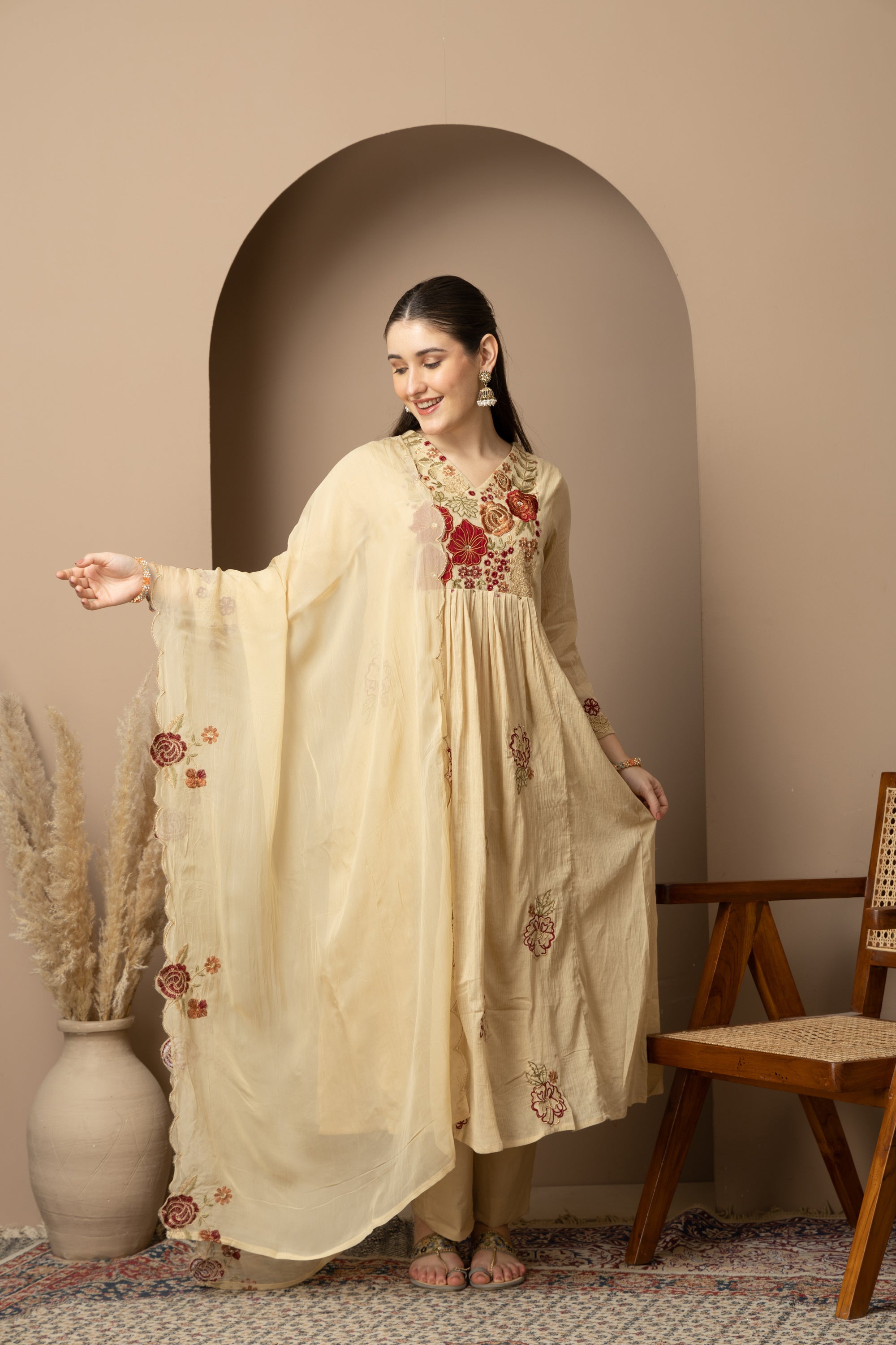 Women's Beige Floral Embroidered Kurta Pant Set with Organza Dupatta
