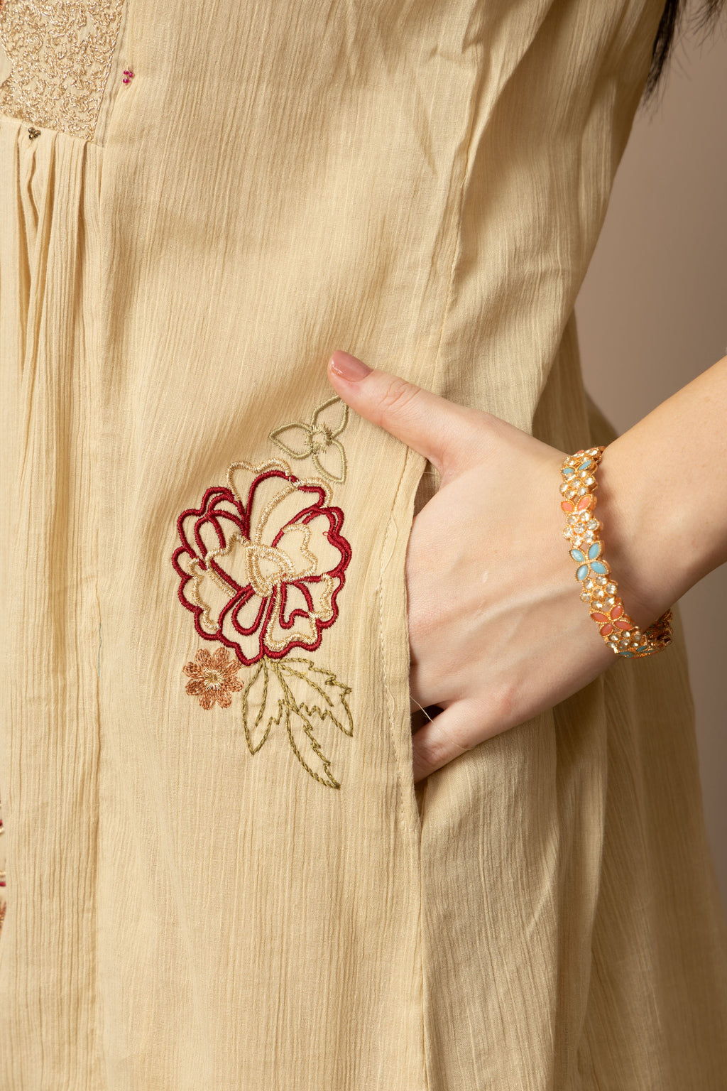 Women's Beige Floral Embroidered Kurta Pant Set with Organza Dupatta