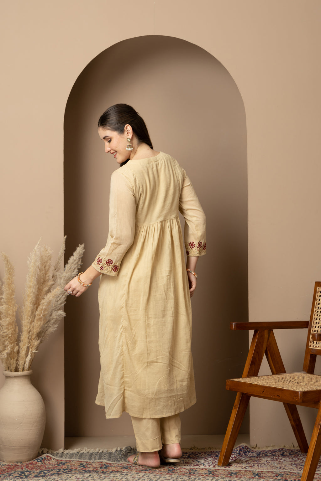 Women's Beige Floral Embroidered Kurta Pant Set with Organza Dupatta