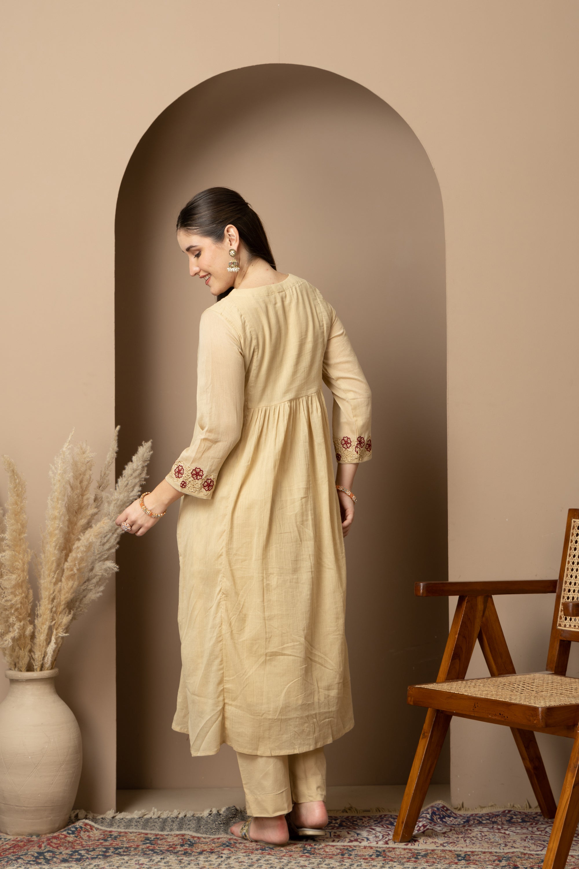 Women's Beige Floral Embroidered Kurta Pant Set with Organza Dupatta