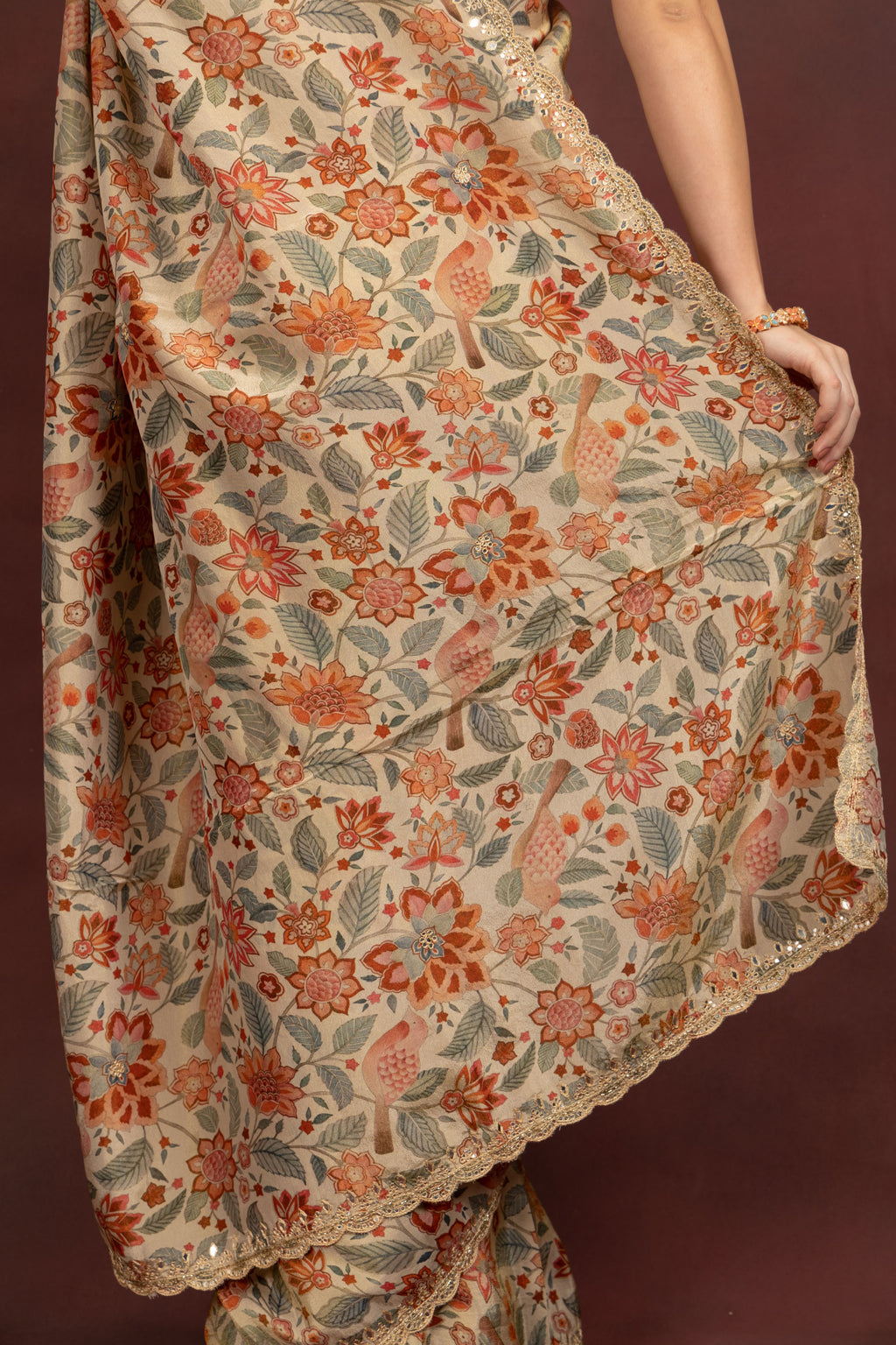 Women's Beige Floral Printed Saree